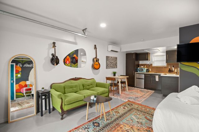 1406 Summit ST, Austin, TX 78741