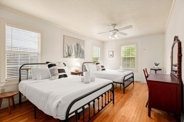 1406 Summit ST, Austin, TX 78741