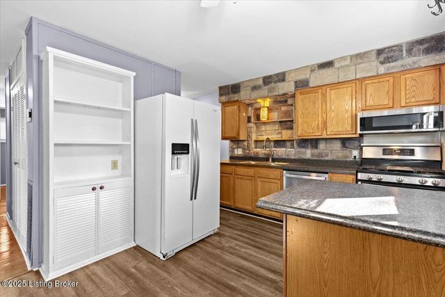 4800 Bluebird Ave, Lynnview, KY 40213