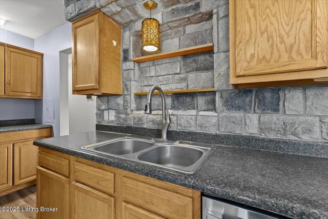 4800 Bluebird Ave, Lynnview, KY 40213