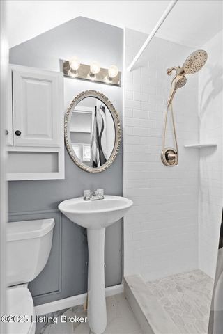 4800 Bluebird Ave, Lynnview, KY 40213