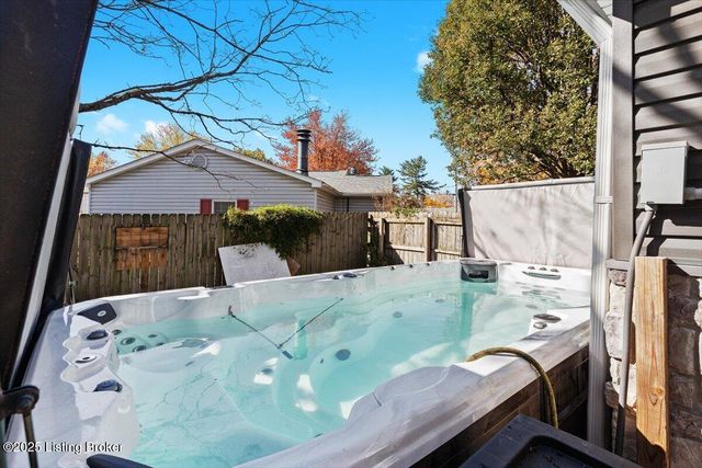 4800 Bluebird Ave, Lynnview, KY 40213