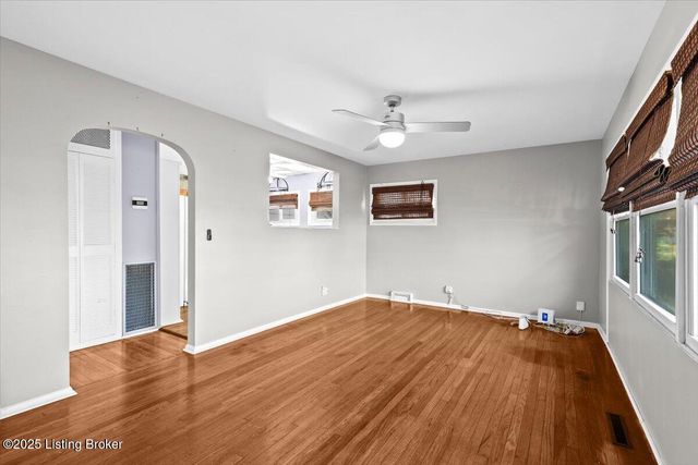 4800 Bluebird Ave, Lynnview, KY 40213