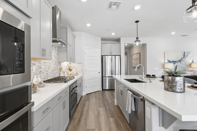 9068 Pomeroy Ln, El Dorado Hills, CA 95762