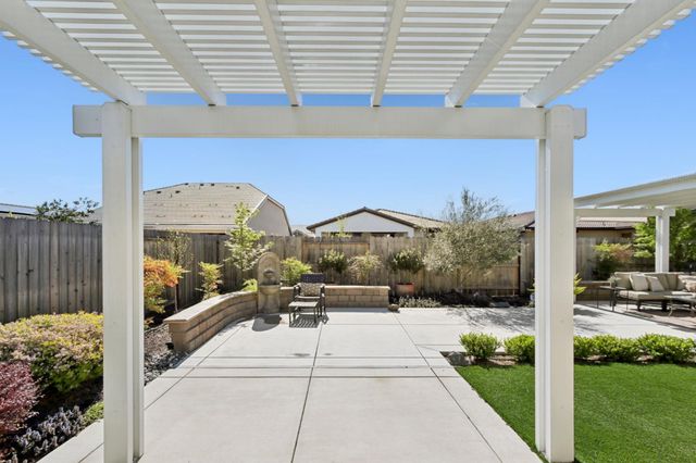 9068 Pomeroy Ln, El Dorado Hills, CA 95762