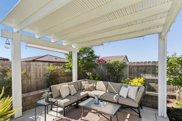 9068 Pomeroy Ln, El Dorado Hills, CA 95762