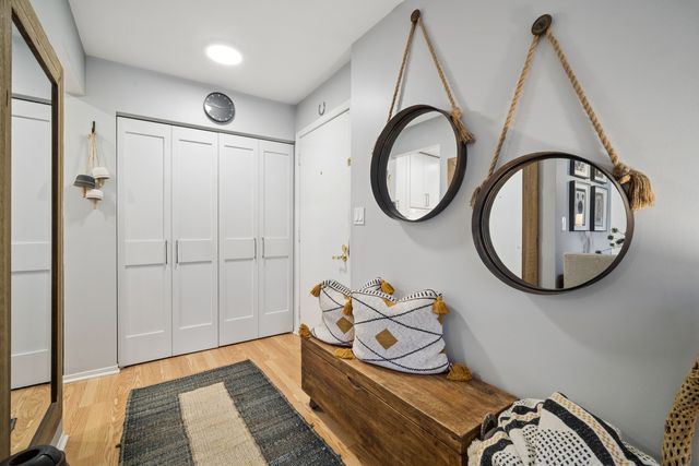 660 Perrie Drive 201, Elk Grove Village, IL 60007