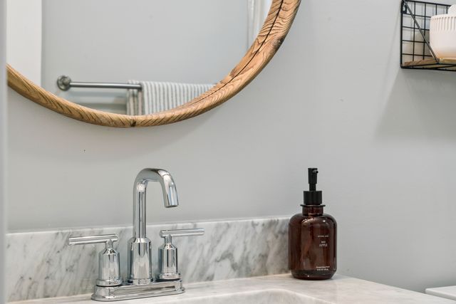660 Perrie Drive 201, Elk Grove Village, IL 60007