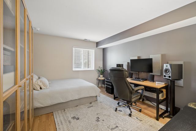 660 Perrie Drive 201, Elk Grove Village, IL 60007