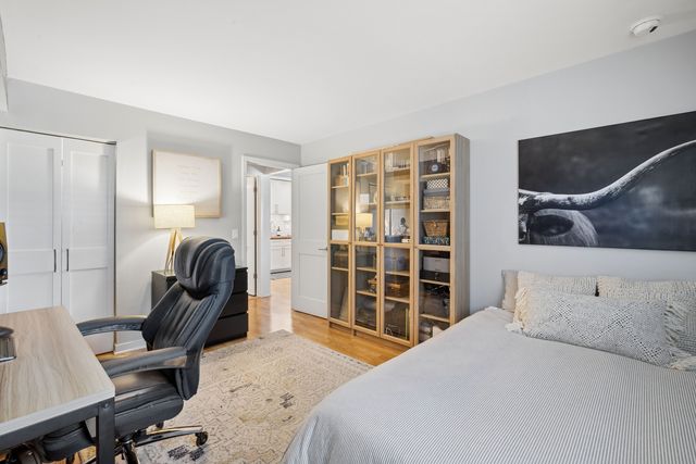 660 Perrie Drive 201, Elk Grove Village, IL 60007