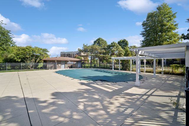 660 Perrie Drive 201, Elk Grove Village, IL 60007