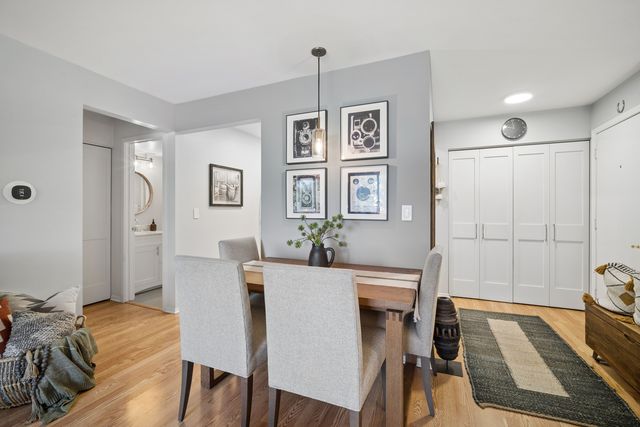 660 Perrie Drive 201, Elk Grove Village, IL 60007