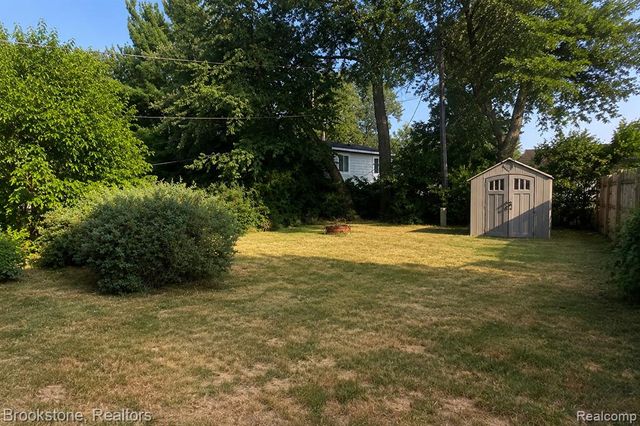 311 W Grand Traverse Street, Commerce Twp, MI 48382