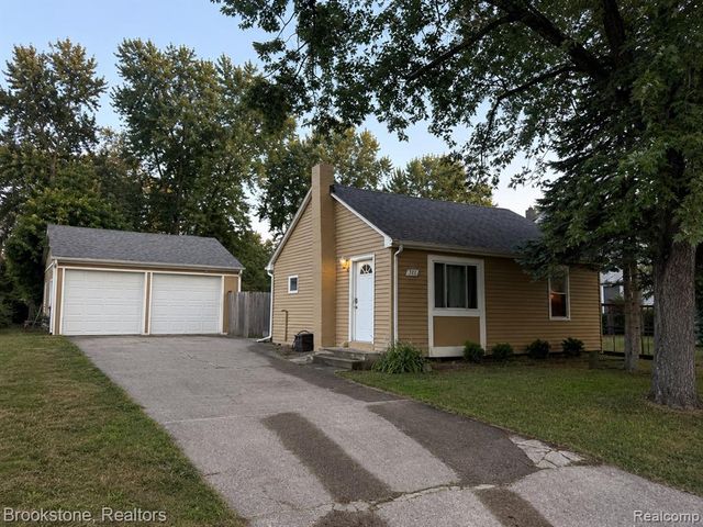 311 W Grand Traverse Street, Commerce Twp, MI 48382