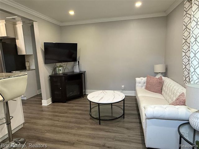 311 W Grand Traverse Street, Commerce Twp, MI 48382