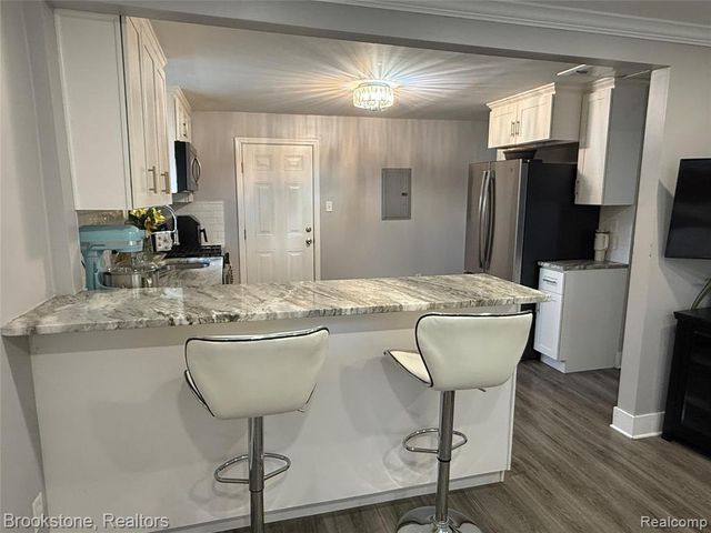 311 W Grand Traverse Street, Commerce Twp, MI 48382