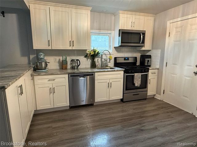 311 W Grand Traverse Street, Commerce Twp, MI 48382