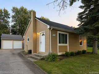 311 W Grand Traverse Street, Commerce Twp, MI 48382