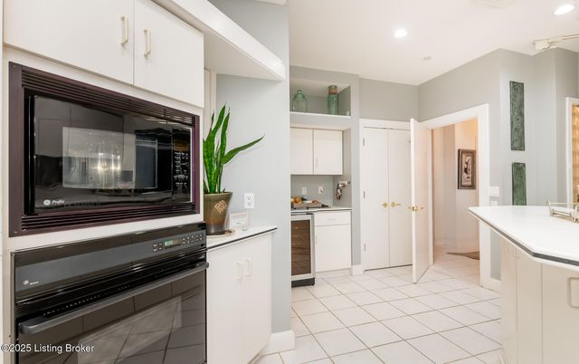 5433 Harbortown Cir, Prospect, KY 40059