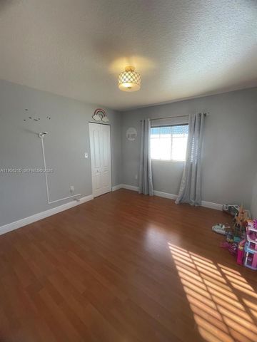 16030 SW 42nd Ter, Miami, FL 33185