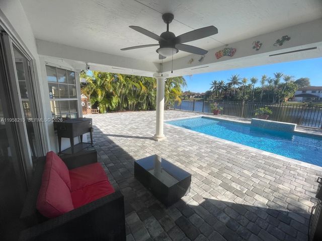 16030 SW 42nd Ter, Miami, FL 33185