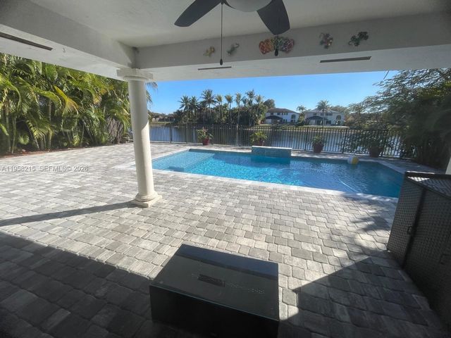 16030 SW 42nd Ter, Miami, FL 33185