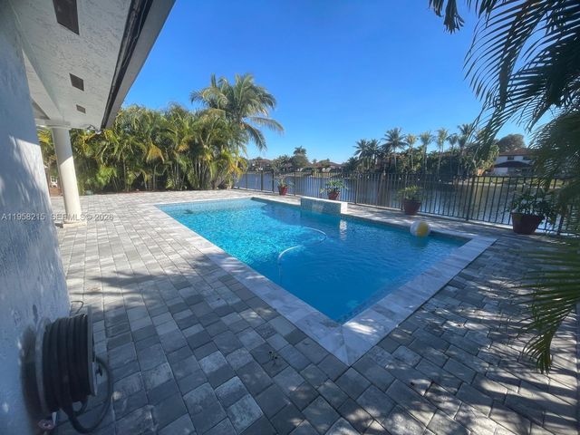 16030 SW 42nd Ter, Miami, FL 33185