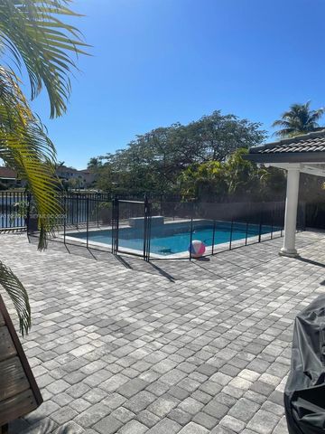 16030 SW 42nd Ter, Miami, FL 33185