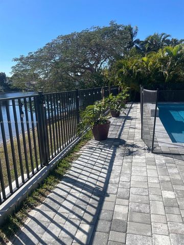 16030 SW 42nd Ter, Miami, FL 33185