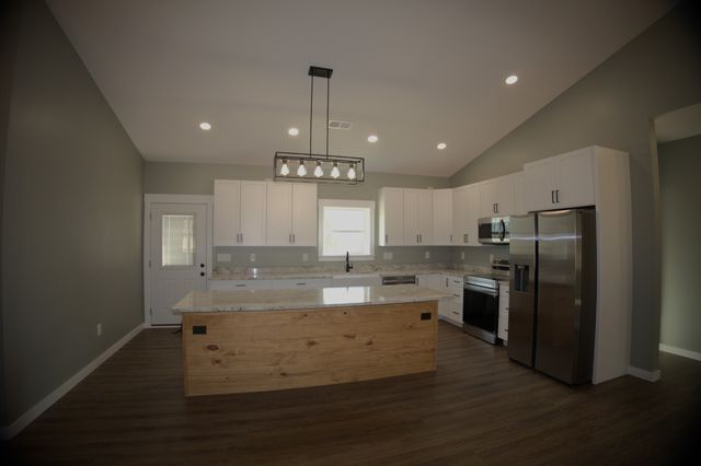 695 Woodland Rd, Hohenwald, TN 38462