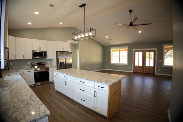 695 Woodland Rd, Hohenwald, TN 38462