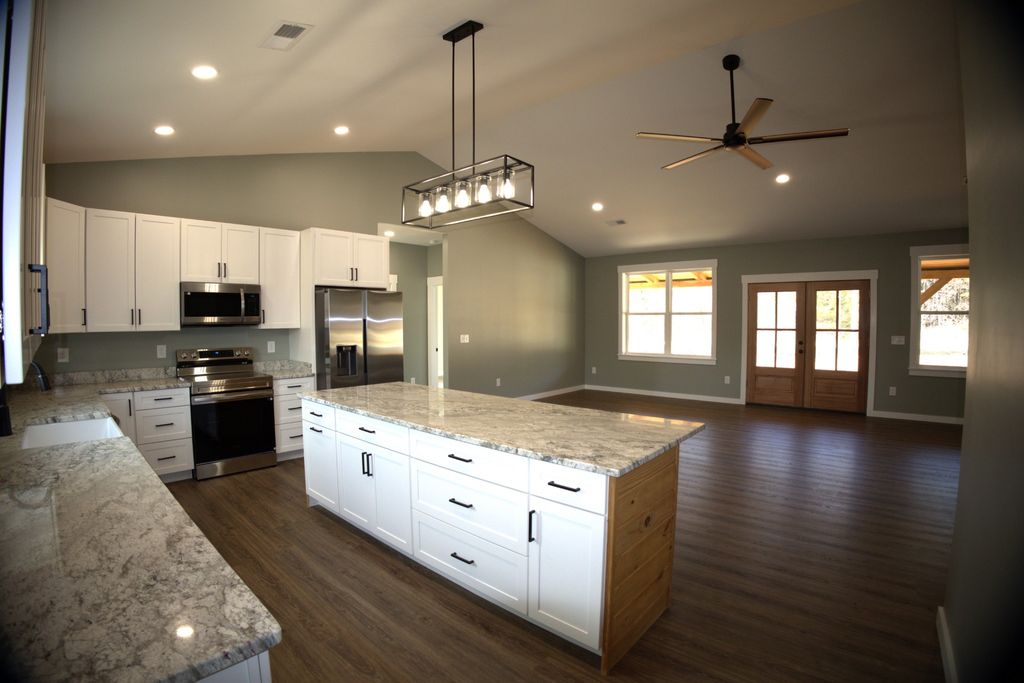 695 Woodland Rd, Hohenwald, TN 38462