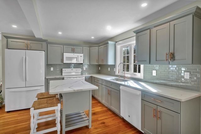 55 Fiske Hill Rd, Sturbridge, MA 01566