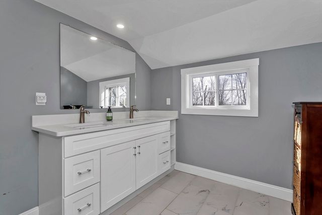 55 Fiske Hill Rd, Sturbridge, MA 01566