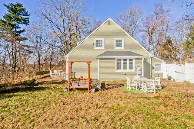 55 Fiske Hill Rd, Sturbridge, MA 01566