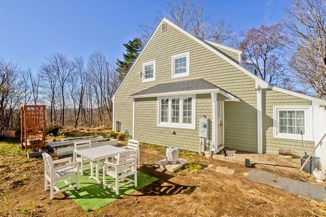 55 Fiske Hill Rd, Sturbridge, MA 01566