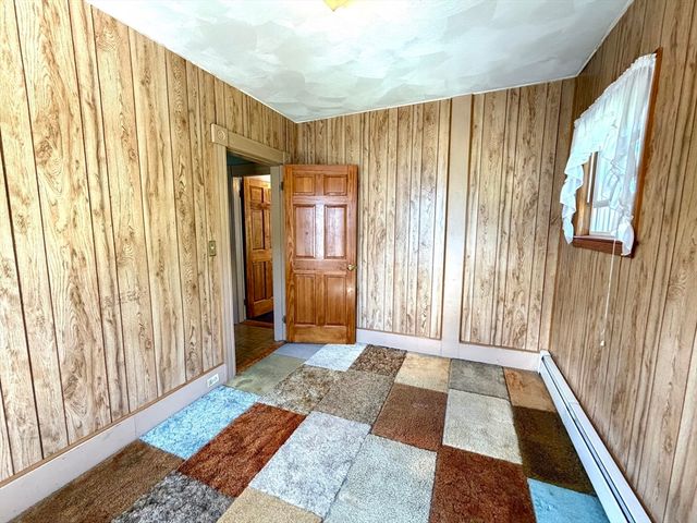 105 Beech St, Clinton, MA 01510