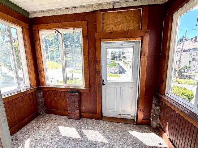 105 Beech St, Clinton, MA 01510