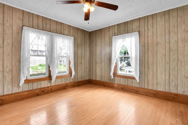 105 Beech St, Clinton, MA 01510