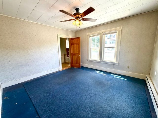 105 Beech St, Clinton, MA 01510