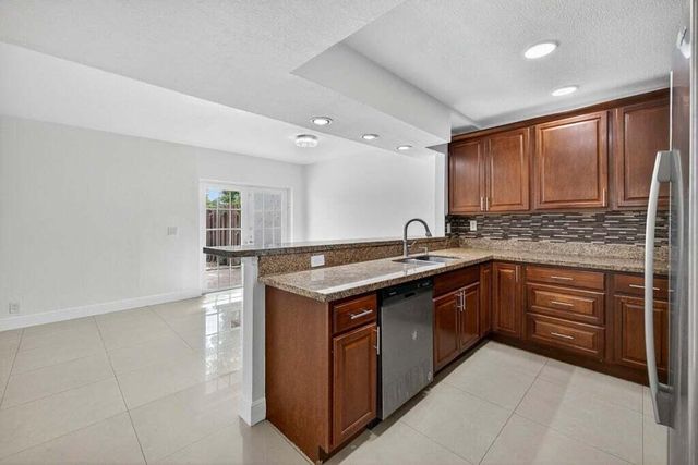 7506 NW 75th Street, Tamarac, FL 33321