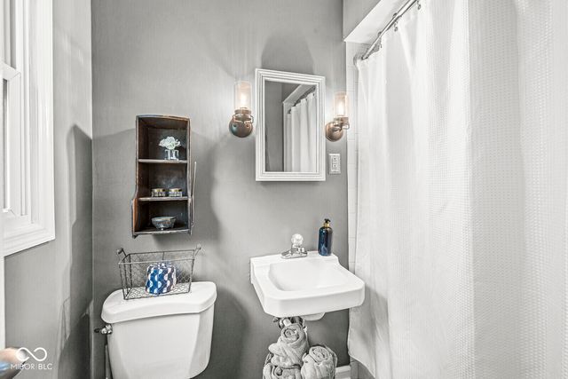 9807 Lakewood Drive, Carmel, IN 46280