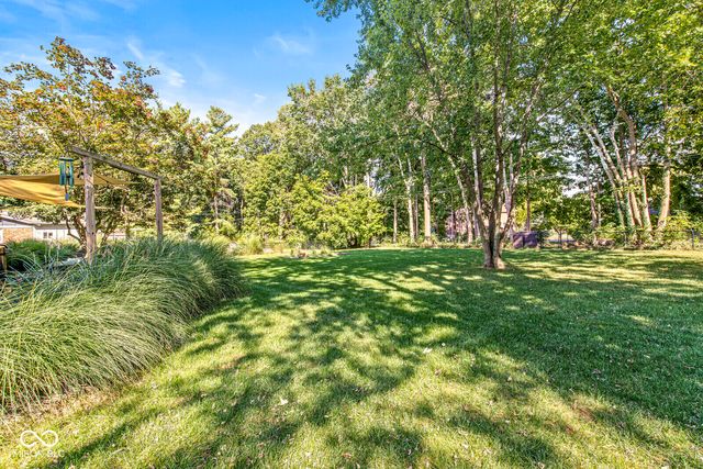 9807 Lakewood Drive, Carmel, IN 46280