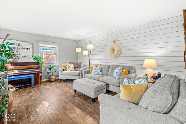 9807 Lakewood Drive, Carmel, IN 46280