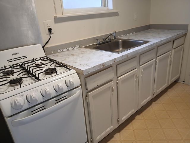 44 Euclid Ave Avenue 2, Pontiac, MI 48342