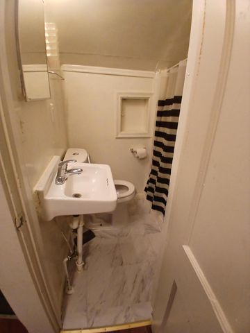 44 Euclid Ave Avenue 2, Pontiac, MI 48342