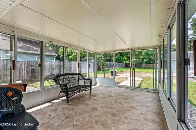 10612 Charlene Dr, Fairdale, KY 40118