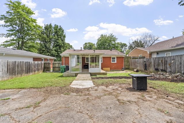 10612 Charlene Dr, Fairdale, KY 40118