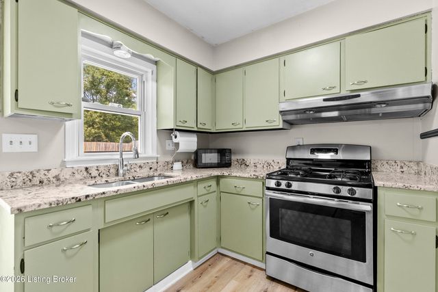 10612 Charlene Dr, Fairdale, KY 40118