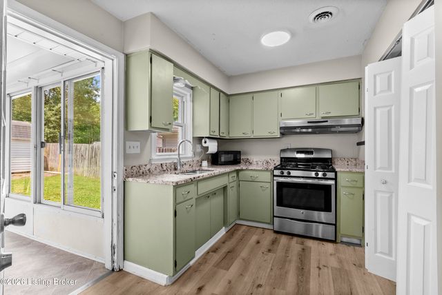 10612 Charlene Dr, Fairdale, KY 40118
